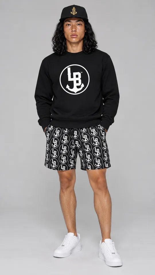 POZRのショット：LB Anchor cap, Minimalist Crewneck Sweater, Summer Shortsを着用したNara